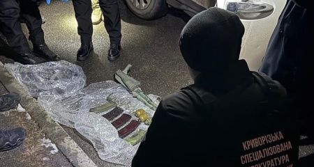 Арсенал зброї за 64 тисячі гривень: у Кривому Розі затримали торгівця боєприпасами (ФОТО)