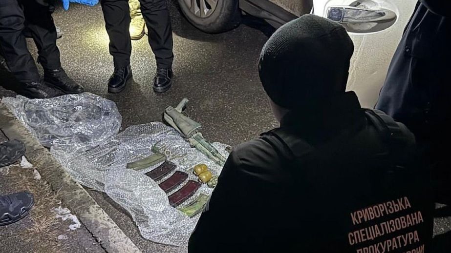 Арсенал зброї за 64 тисячі гривень: у Кривому Розі затримали торгівця боєприпасами (ФОТО)