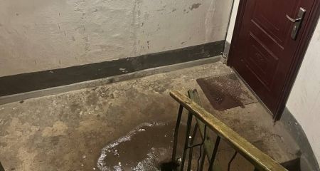 Подъезд превратился в Ниагарский водопад: в Марганце люди страдают от затопления (ФОТО, ВИДЕО)