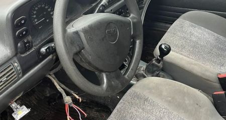 У Павлограді злодюжка намагався вкрасти авто військового та зламав його (ФОТО)