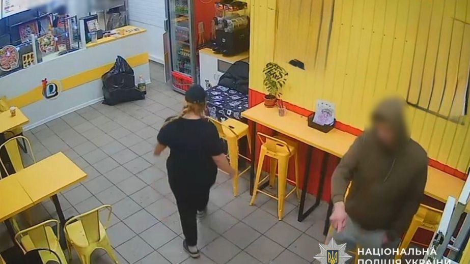 "Одолжил" и скрылся: в Днепре мужчина продал чужой телефон в ломбард