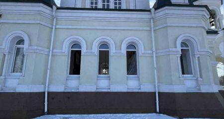 Алтарь уберегла акац...