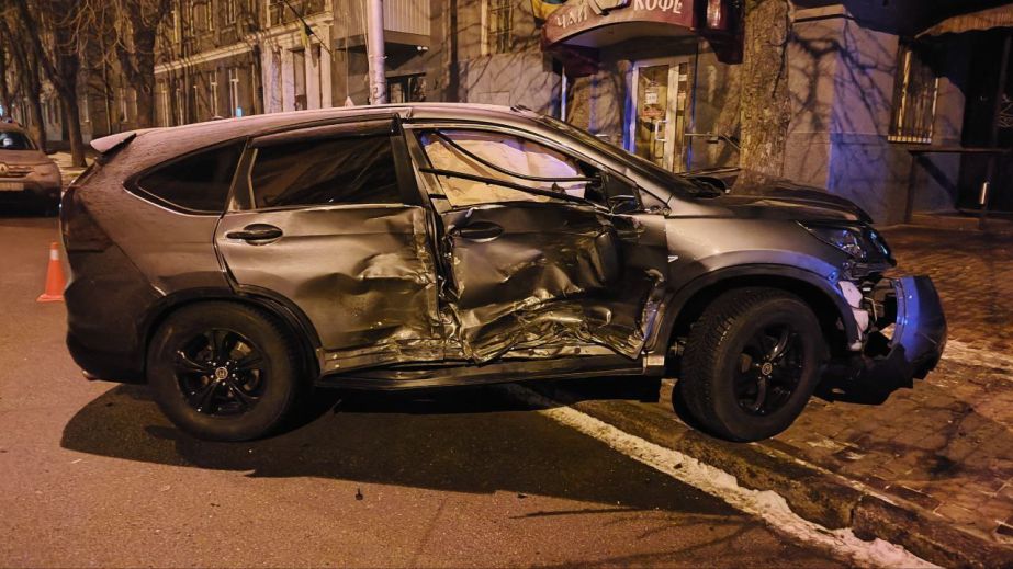 Сталася потрійна ДТП у Кривому Розі: серед постраждалих дитина (ФОТО)