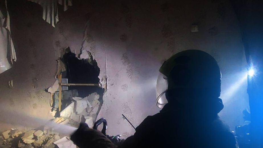 Врятували 15 людей: у Кривому Розі "шахед" влучив у девʼятиповерхівку (ФОТО)