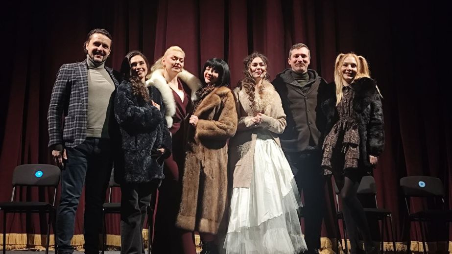 "Естроген" для дніпрян: у театрі ДРАМіКОМ готують прем'єру до Дня усіх закоханих (ФОТО)