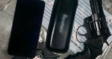 Пистолет и футляр для очков: в Днепре произошло дерзкое ограбление на парковке возле ТРЦ (ФОТО)