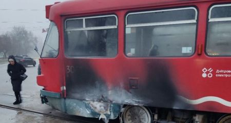 В Днепре сегодня загорелся трамвай №5: причина и последствия (ФОТО)