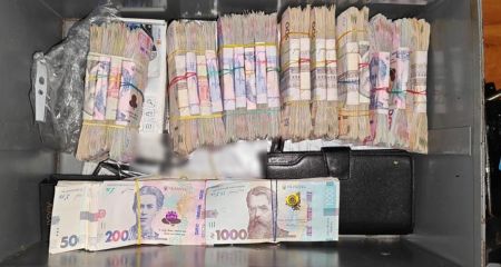 У Кривому Розі банда налагодила збут контрафактних цигарок та алкоголю на понад 50 мільйонів (ФОТО)