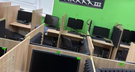 Представлялись сотрудниками банка: в Днепре накрыли мошеннический колл-центр на 60 рабочих мест (ФОТО)