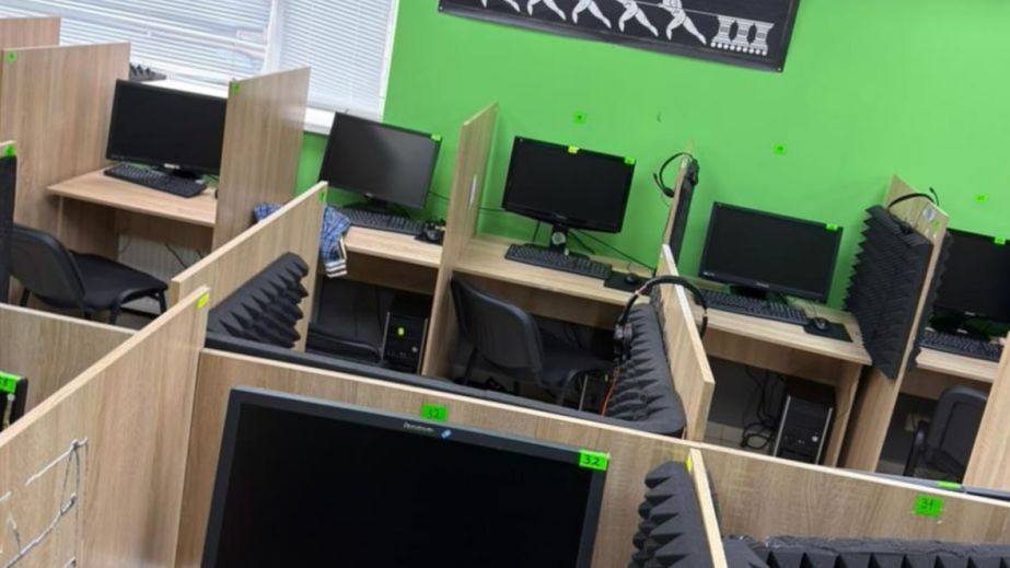 Представлялись сотрудниками банка: в Днепре накрыли мошеннический колл-центр на 60 рабочих мест (ФОТО)