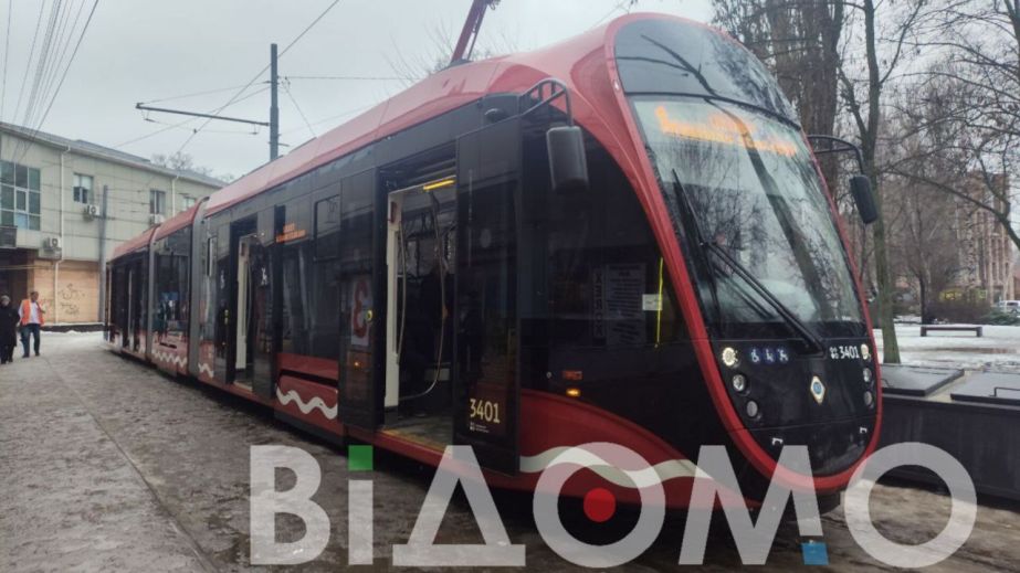 Машина часу на рейках: у Дніпрі стартував перший низькопідлоговий трамвай (ФОТО)