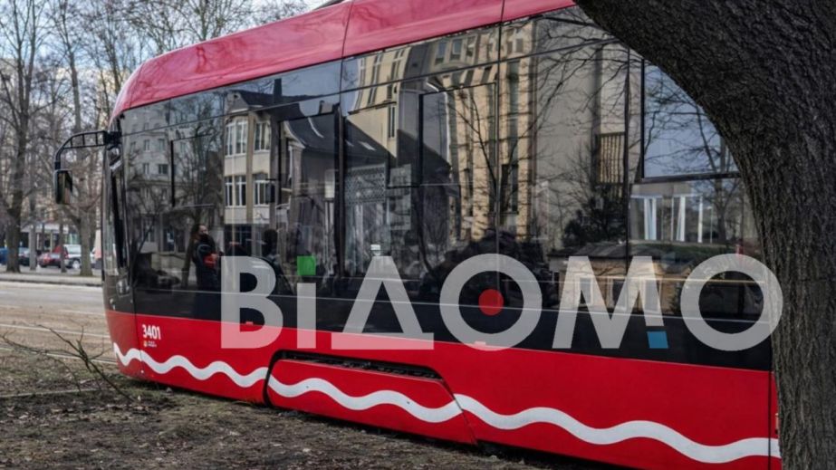 Низькопідлоговий трамвай у Дніпрі вже встиг зійти з рейок: фахівці пояснили причину інциденту