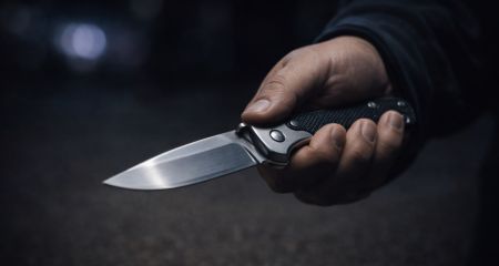 Вместо аргументов использовал нож: в Каменском уличный конфликт закончился тяжелыми телесными