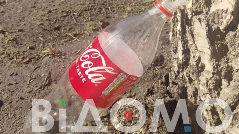 Трубочка в стволе и бутылка из-под колы: в центре Днепра заметили загадочное "устройство" (ФОТО)