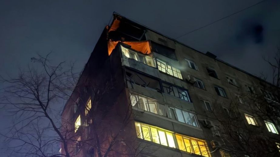 Постраждали дитина та двоє дорослих: вночі 6 березня окупанти атакували три райони Дніпропетровщини