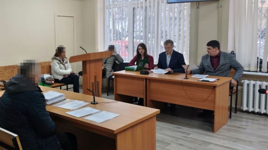 Ґвалтував протягом двох років: у Дніпрі чоловік розбещував 14-річну доньку співмешканки