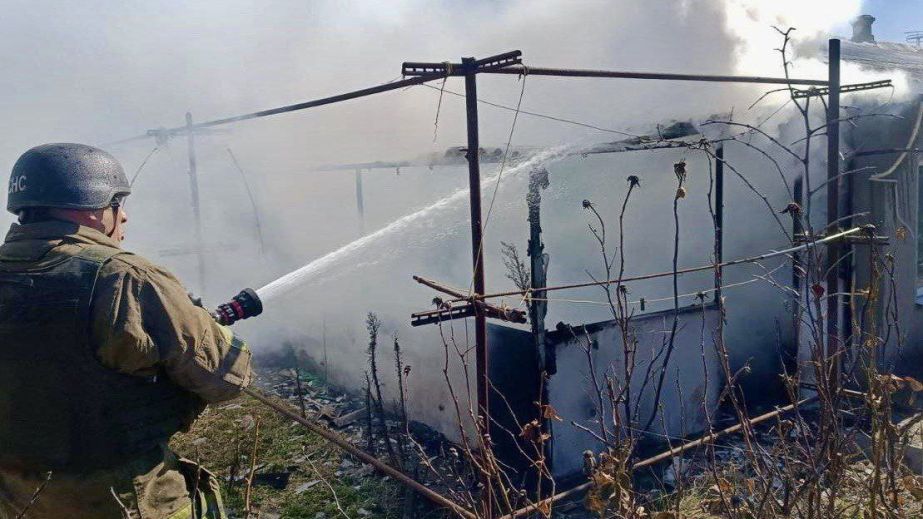 Є загибла та постраждалий: окупанти 11 березня понад 50 разів атакували три райони Дніпропетровщини
