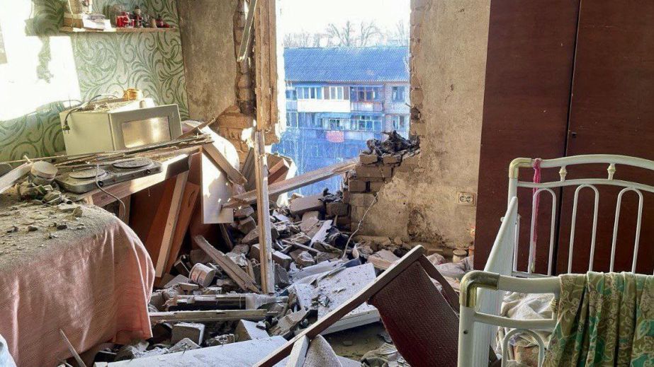 Более 10 раз враг атаковал два района области артиллерией и беспилотниками: два человека получили ранения