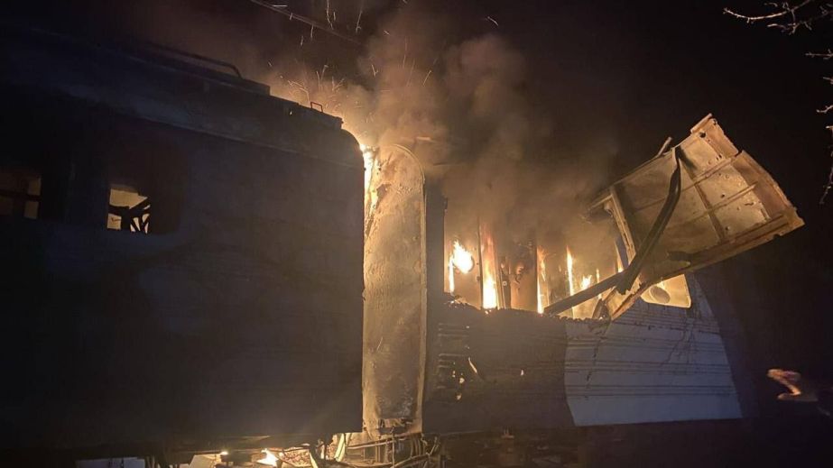 Ворог атакував залізничну станцію на Криворіжжі: пошкоджено локомотив
