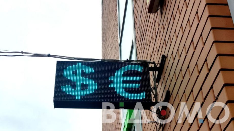 Як не програти на своїх заощадженнях: що відбувається зараз на валютному ринку Дніпра (ФОТО)