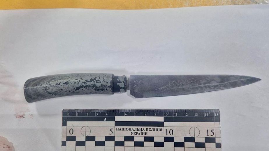 Погрожував продавчині розправою: у Дніпрі чоловік із ножем намагався пограбувати магазин (ФОТО)