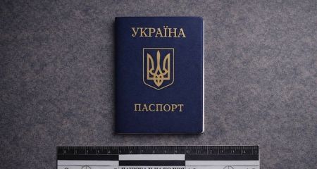 Вклеїв своє фото замість чужого: у Дніпрі спіймали чоловіка з підробленим паспортом