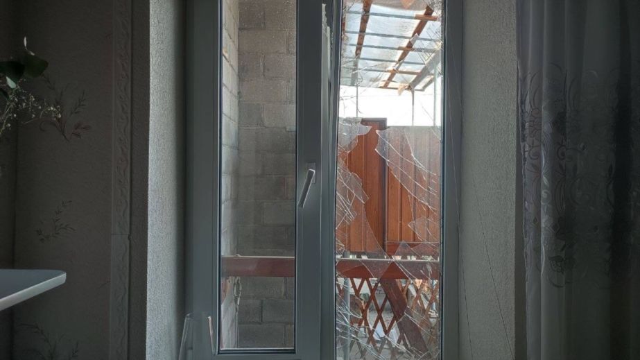 Вночі майже 30 разів ворог атакував три райони області безпілотниками - двоє людей дістали поранень