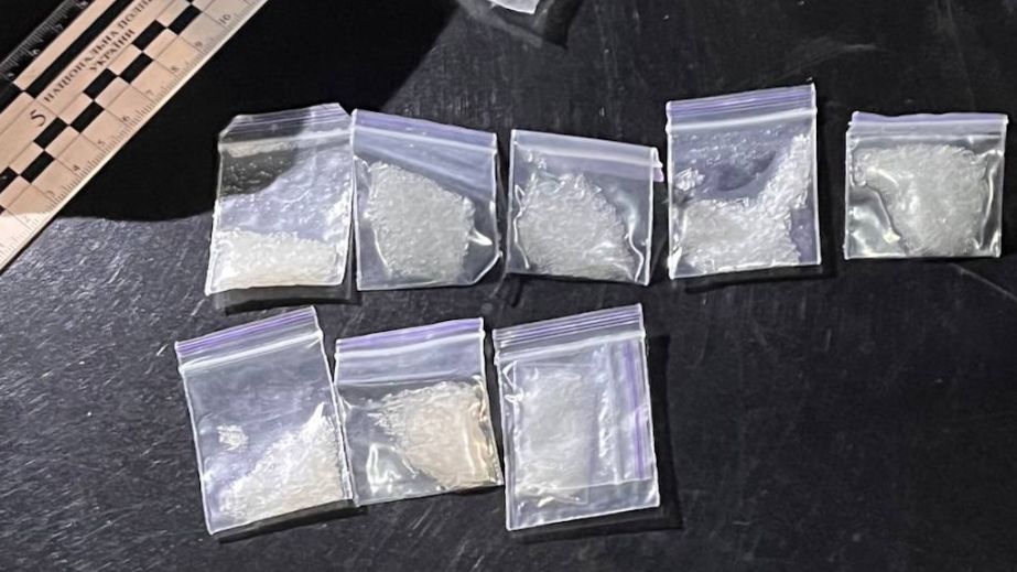 Шукали грабіжників, а натрапили на наркозбувачів: у Дніпрі спіймали "закладників"