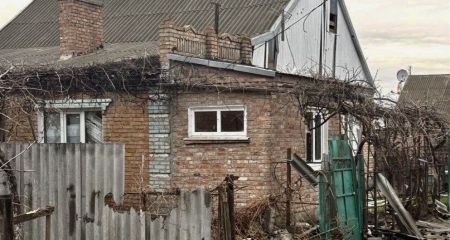 Понад 10 разів ворог атакував три райони області безпілотниками та артилерією, двоє людей дістали поранень