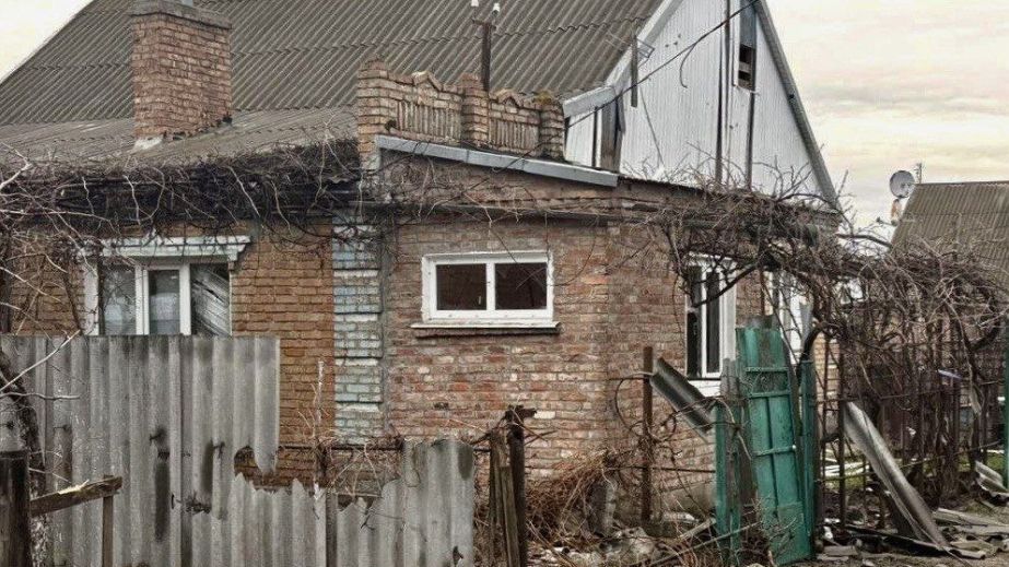 Более 10 раз враг атаковал три района области беспилотниками и артиллерией, два человека получили ранения