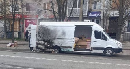 Паски по всей дороге: в Никополе 3 апреля враг атаковал авто, развозившее Пасхальную выпечку (ФОТО)