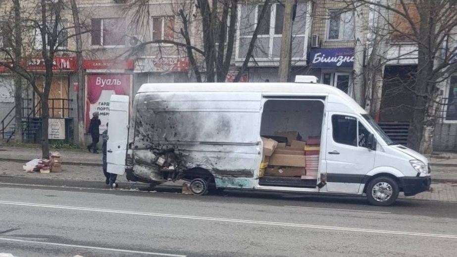 Паски по всей дороге: в Никополе 3 апреля враг атаковал авто, развозившее Пасхальную выпечку (ФОТО)