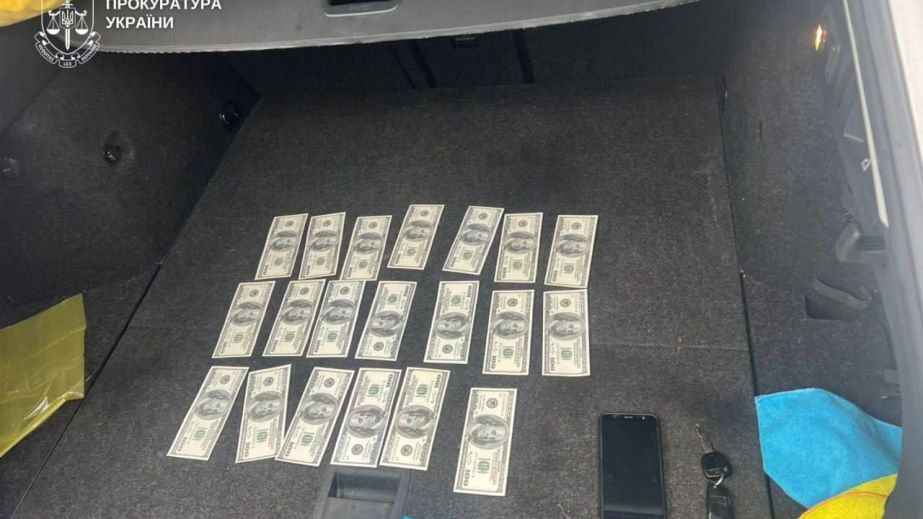 В Кривом Роге суд оштрафовал "бігунка&rdquo;, который обещал за 2000 долларов помочь с экзаменом на вождение