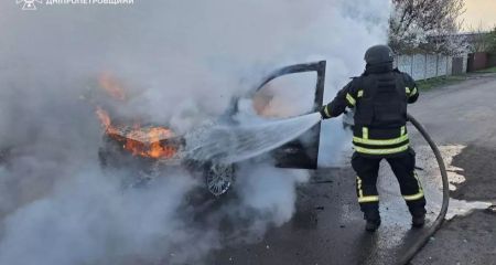 У Кам'янському та Синельниківському районах горіли автомобілі (ФОТО)