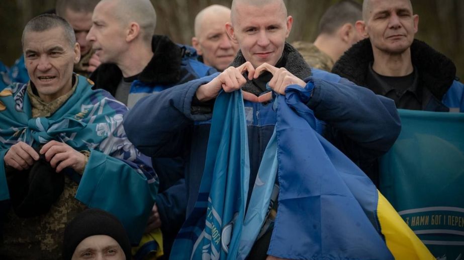 Из плена накануне Пасхи вернулись 11 защитников из Днепропетровской области