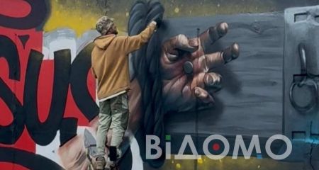 Не фотозона, а меседж: у Дніпрі з'явився мурал із сенсом Великодня (ФОТО)