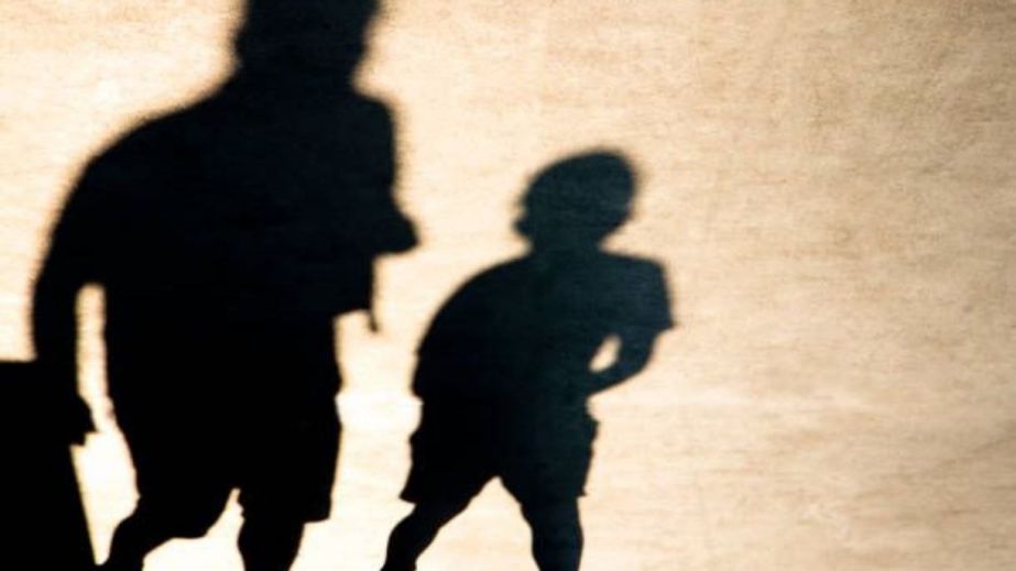 У Кривому Розі чоловіки переслідували дитину на вулиці: хто врятував хлопчика (ВІДЕО)