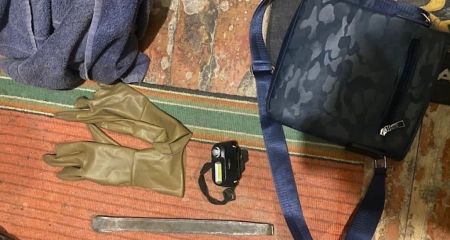 Выкатили авто из парковки и погрузили на эвакуатор: в Днепре двое мужчин украли легковушку