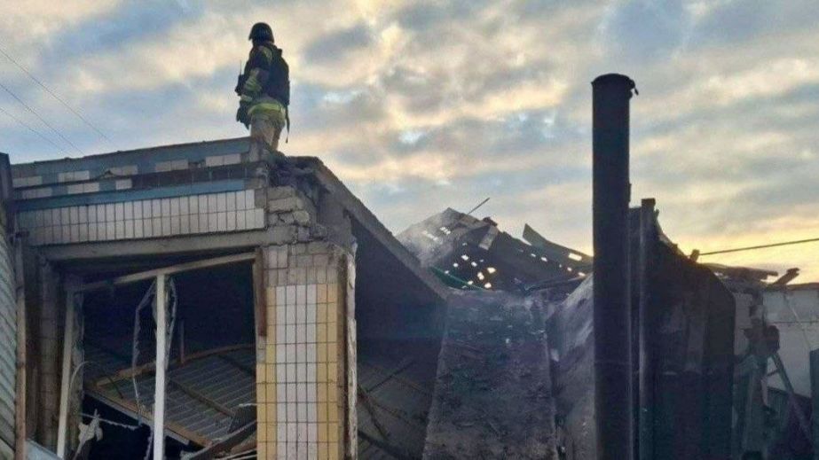 Нічна атака на Дніпро та обстріли трьох районів області: наслідки на ранок 26 квітня