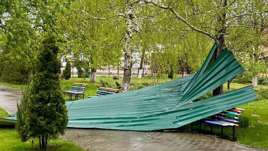 Вже понад 160 тисяч абонентів знеструмлені через негоду у різних районах Дніпропетровщини