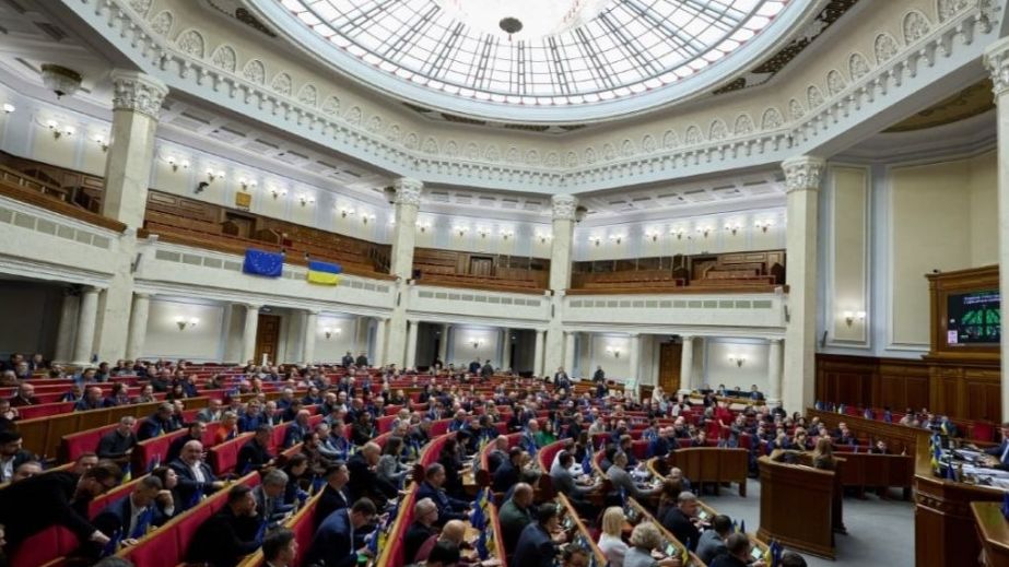 Продлили действие военного положения и мобилизацию в Украине: новая дата