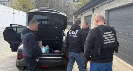 Послуга за 15 тисяч доларів: у Кривому Розі викрили нелегальну схему звільнення зі служби