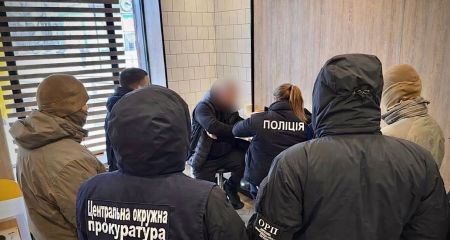 Цена "свободы" &mdash; $18 000: в Днепре будут судить организатора схемы выезда за границу для уклонистов (ФОТО)