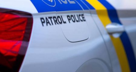 Інсульт за кермом: у Дніпрі патрульні врятували водія, який скоїв ДТП (ВІДЕО)