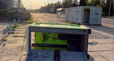Волна вандализма в Кривом Роге: хулиганы уничтожают биотуалеты рядом с модульными укрытиями (ФОТО)
