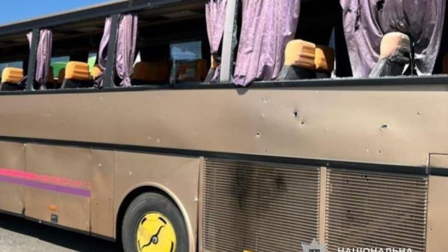 Їхали на відпочинок та потрапили під обстріл: стало відомо, де наразі прихистили дітей з пошкодженого автобусу