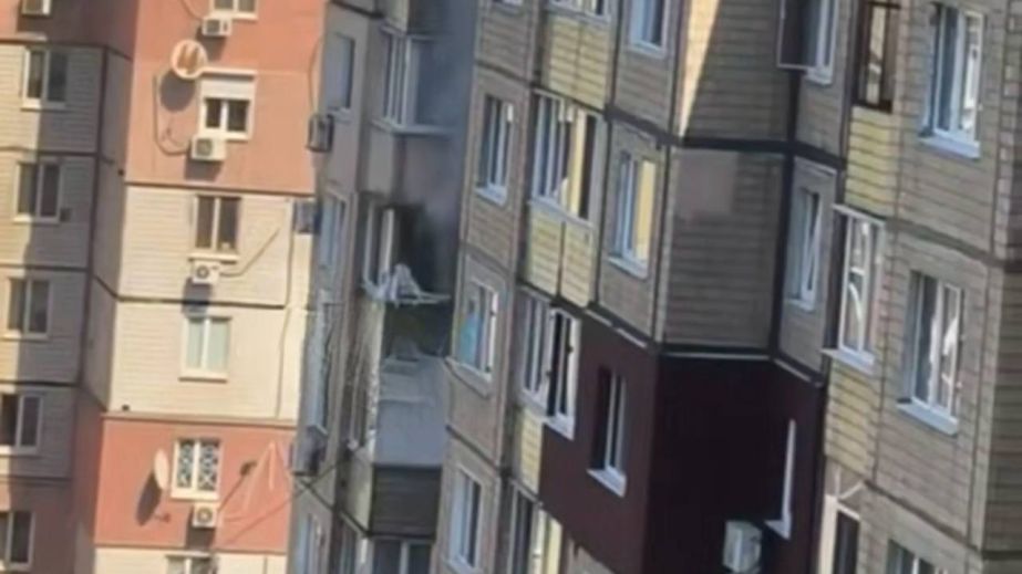 Шахед попал в многоэтажку в Кривом Роге: горят квартиры