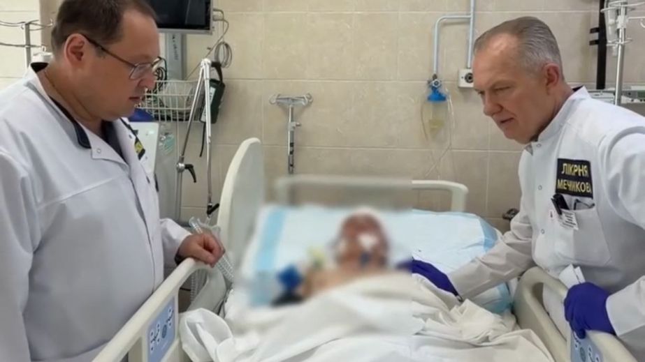 Йде боротьба за життя: лікарі розповіли про страшні поранення пацієнтів внаслідок вчорашнього ракетного удару по Дніпру