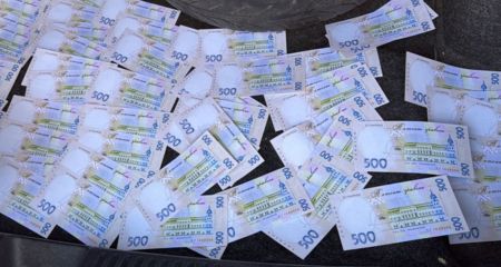 "Командировка" за $15 000: в Днепре мужчина организовал схему выезда уклонистов за границу (ФОТО)