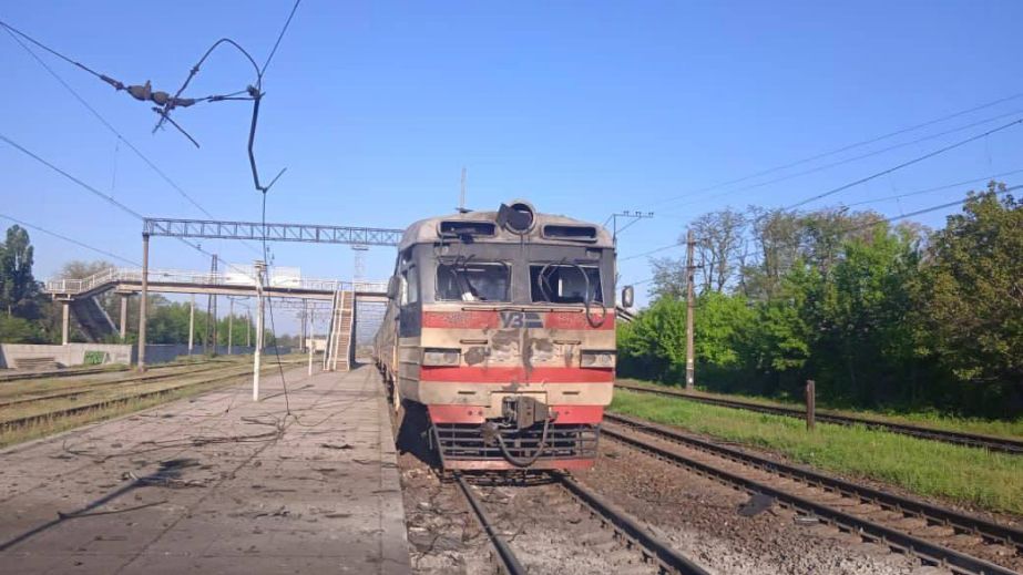Россияне ударили БпЛА по поезду Запорожье - Синельниково: есть раненые среди пассажиров (ФОТО)